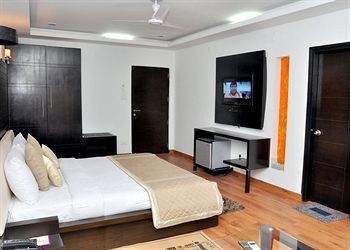 Dwarka Palace Samalkha Екстериор снимка