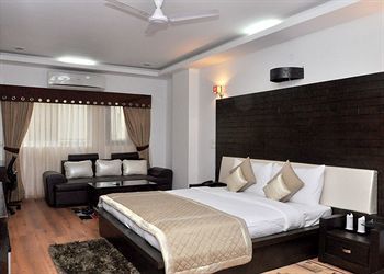 Dwarka Palace Samalkha Екстериор снимка